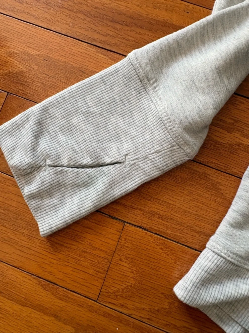 All in Motion Girls Gray Sweatshirt Thumbholes Pleated Back Medium 8/10